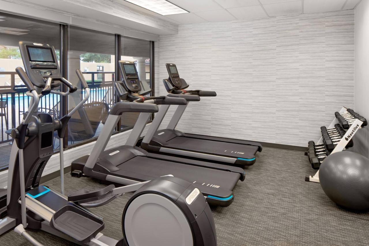 Courtyard By Marriott Houston Rice University Exteriör bild