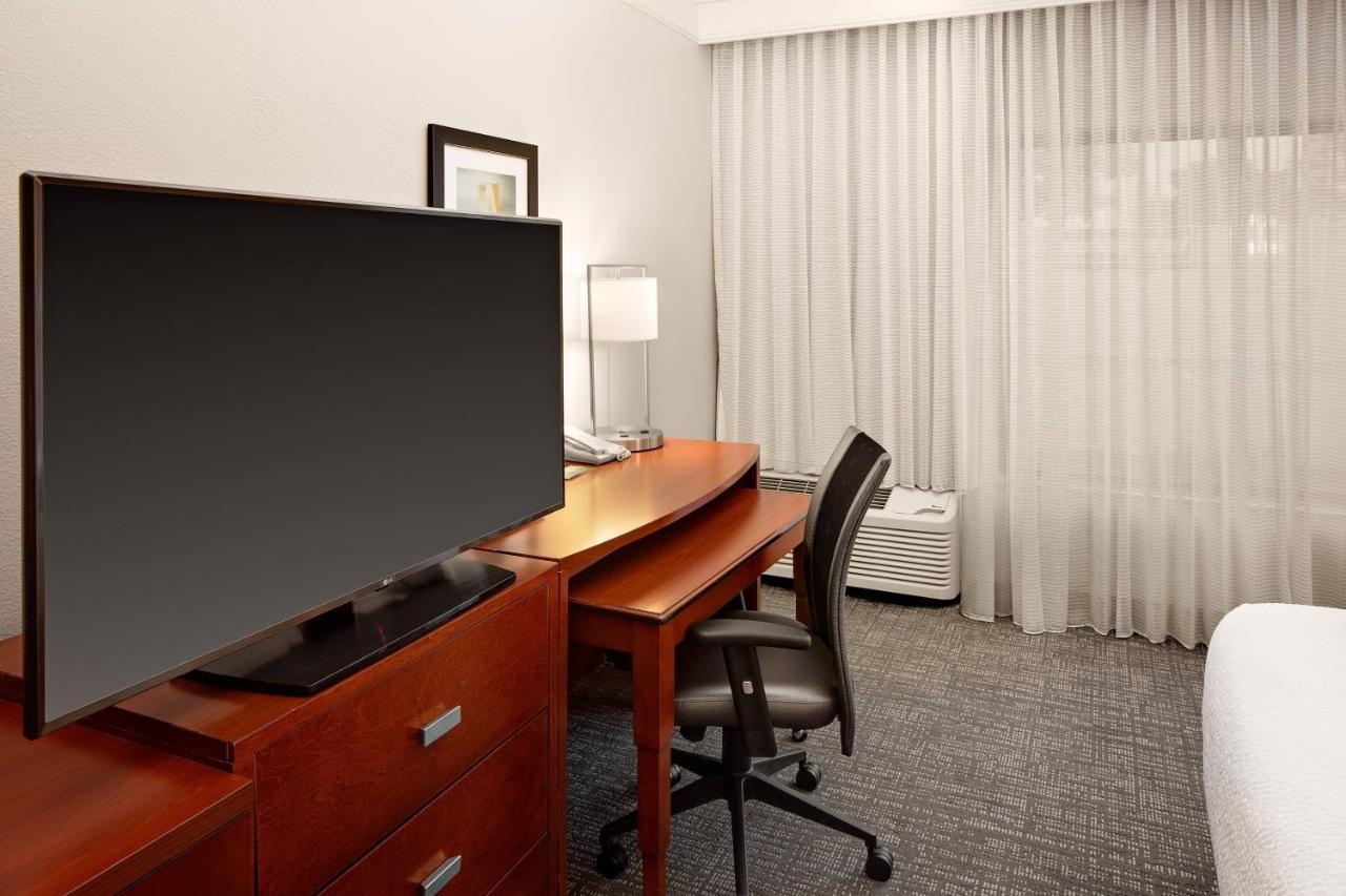 Courtyard By Marriott Houston Rice University Exteriör bild