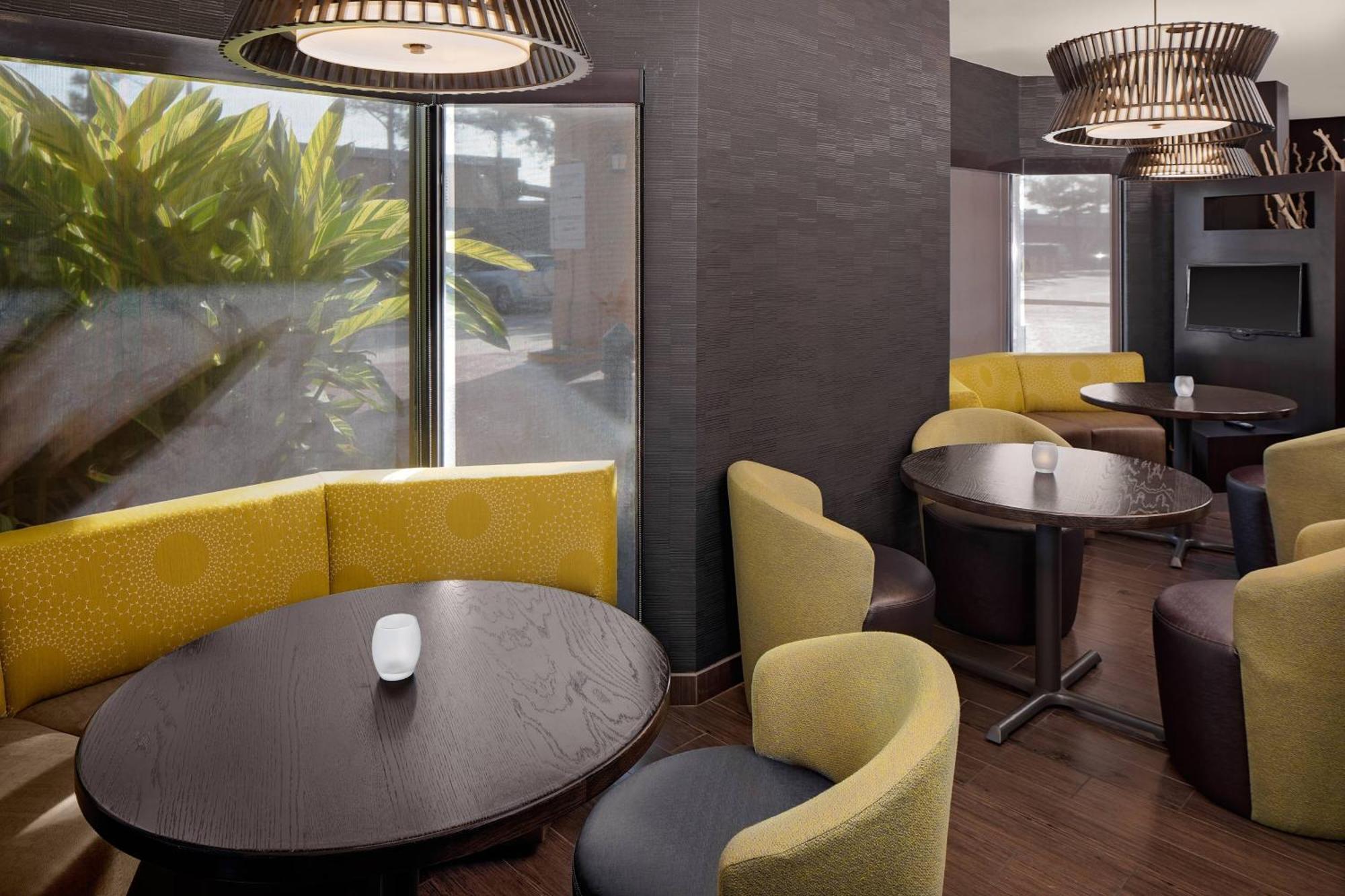Courtyard By Marriott Houston Rice University Exteriör bild