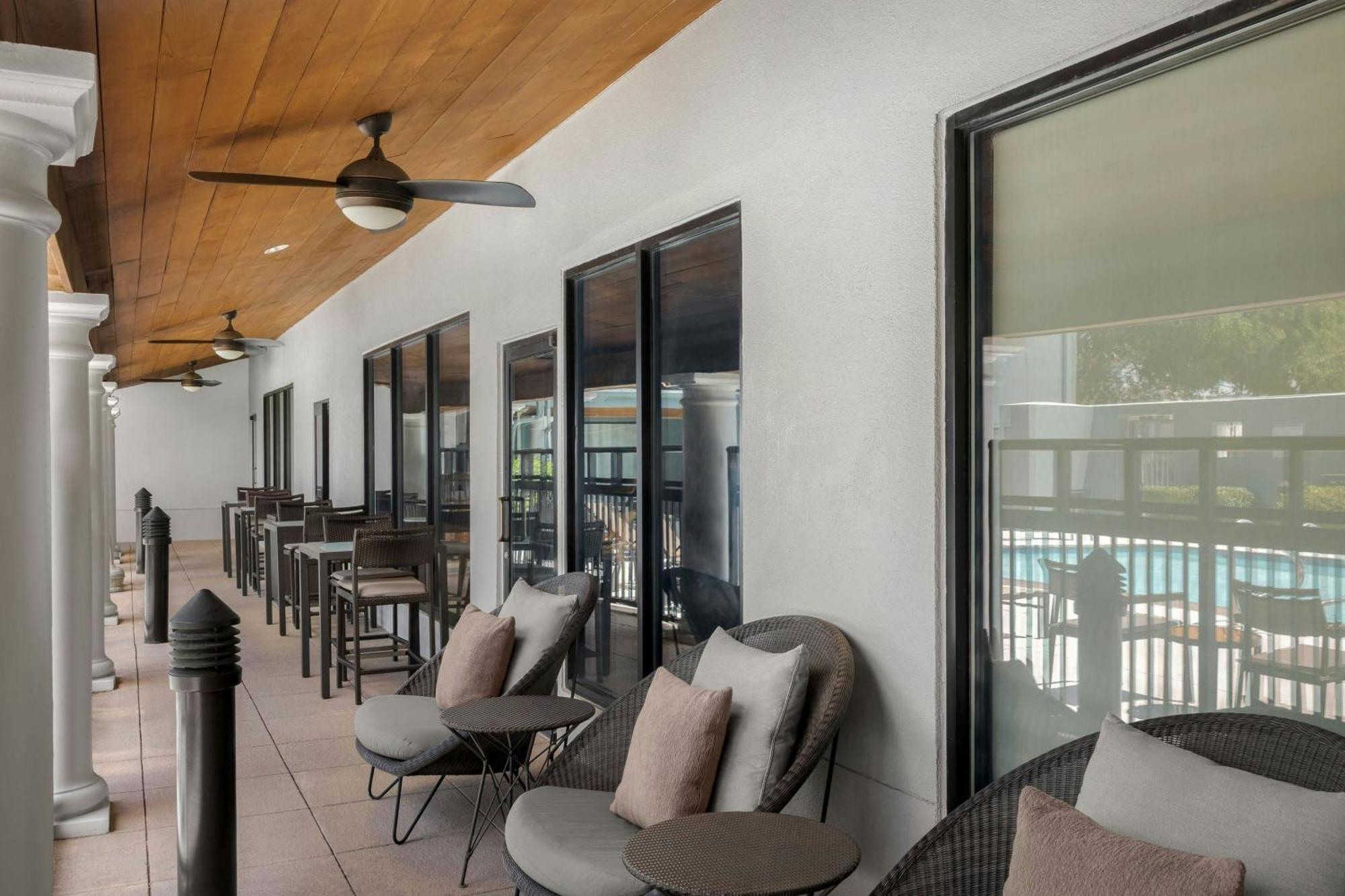 Courtyard By Marriott Houston Rice University Exteriör bild