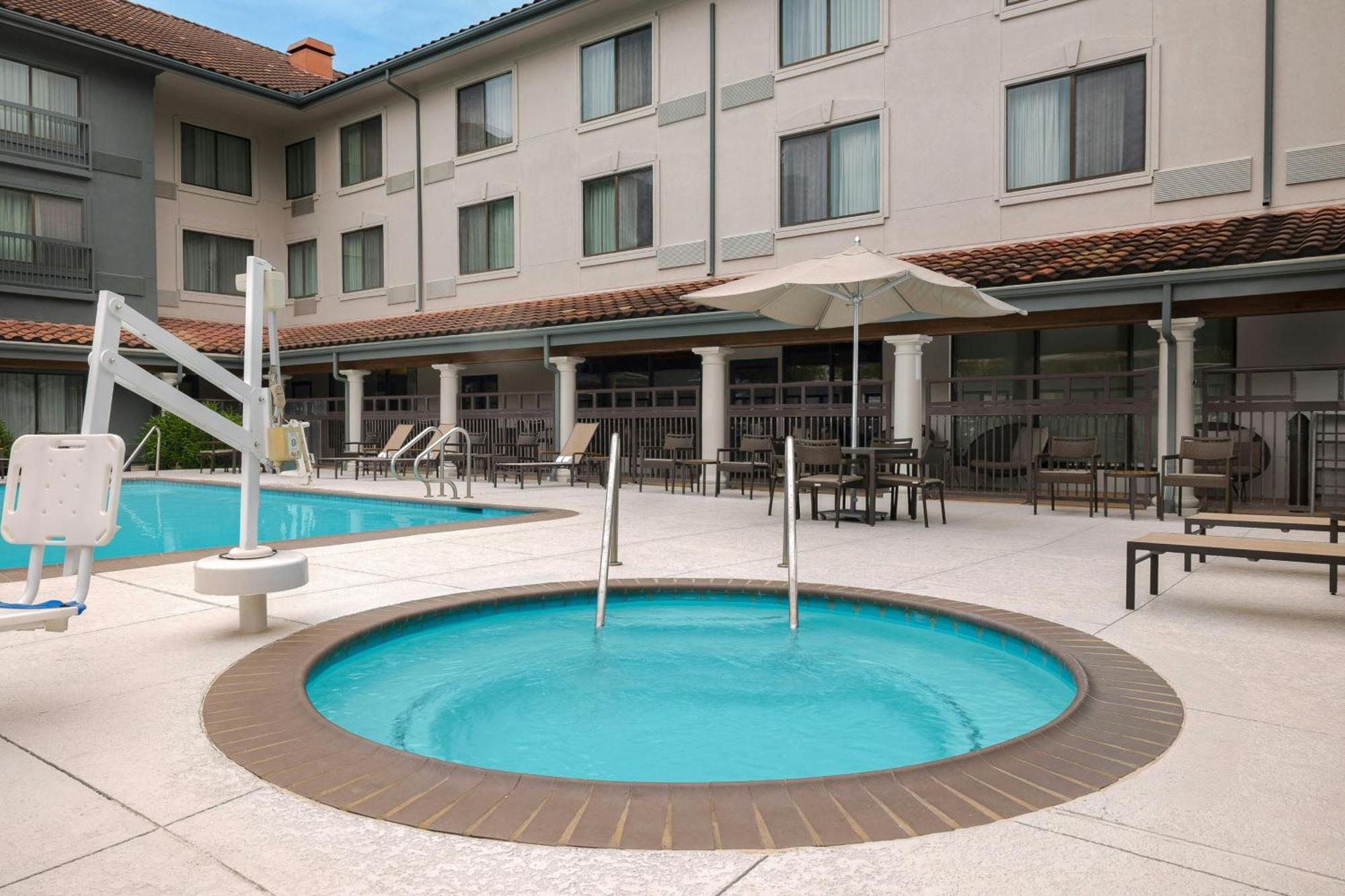 Courtyard By Marriott Houston Rice University Exteriör bild