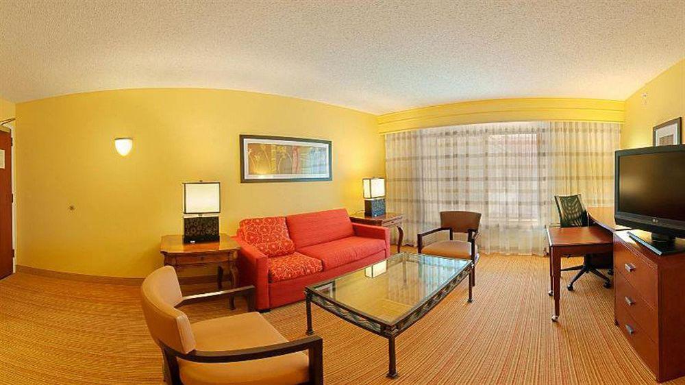 Courtyard By Marriott Houston Rice University Exteriör bild
